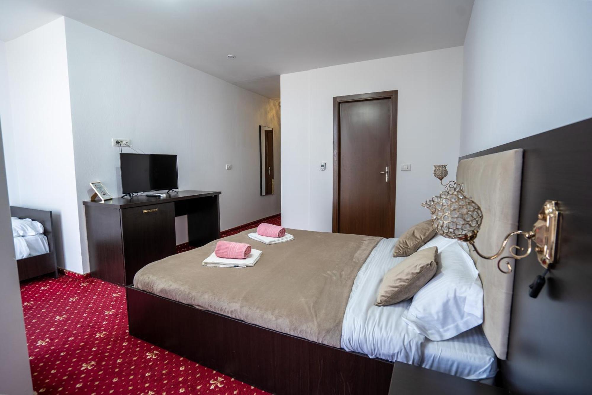 Hotel N Residence Timisoara Ngoại thất bức ảnh