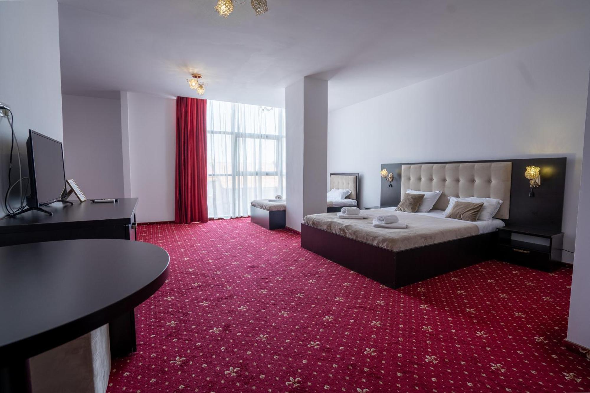 Hotel N Residence Timisoara Ngoại thất bức ảnh